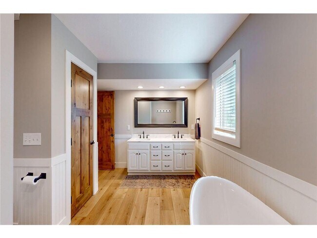 Building Photo - 311 Park St E