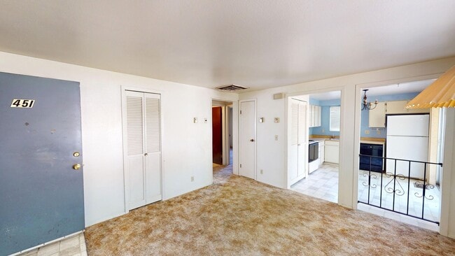 Building Photo - 2 bedroom duplex in quiet cul-de-sac