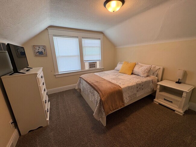 Building Photo - 601 Rumely St