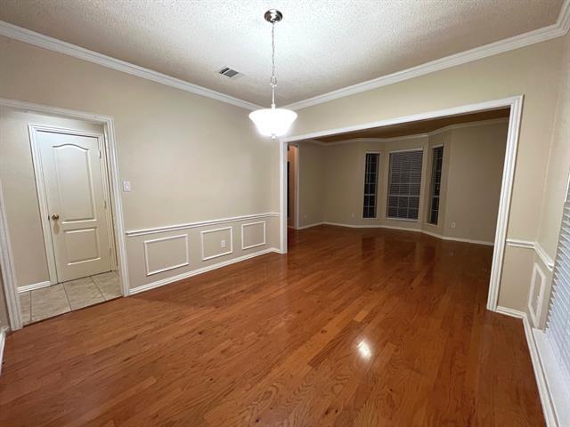 Building Photo - 705 Pine Lakes Dr