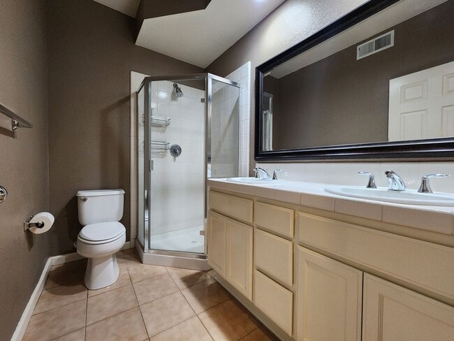 Building Photo - 4 Bedroom for Rent in NW Santa Rosa