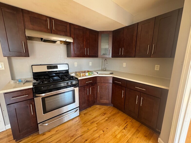 Primary Photo - 295 Hawthorne Ave