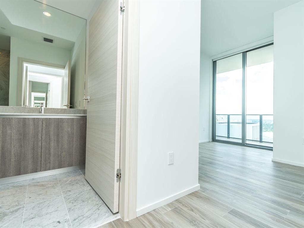 Building Photo - 805 S Miami Ave