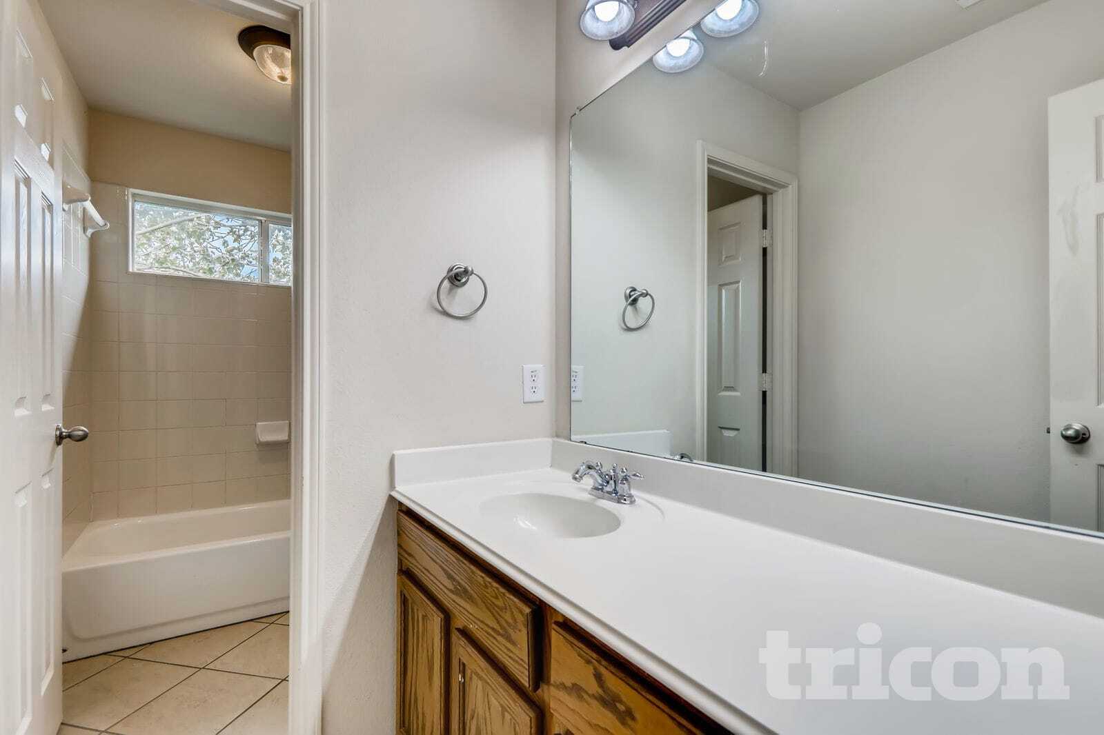 Building Photo - 5805 Paloma Blanca Dr