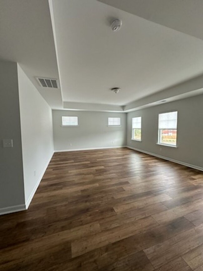 Building Photo - MOVE IN SPECIAL - Luxurious Five Bedroom H...