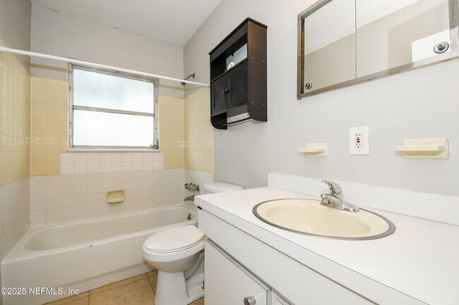 Building Photo - 5822 Jaguar Dr W