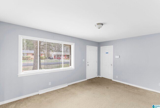 Building Photo - 9805 Maple Ln