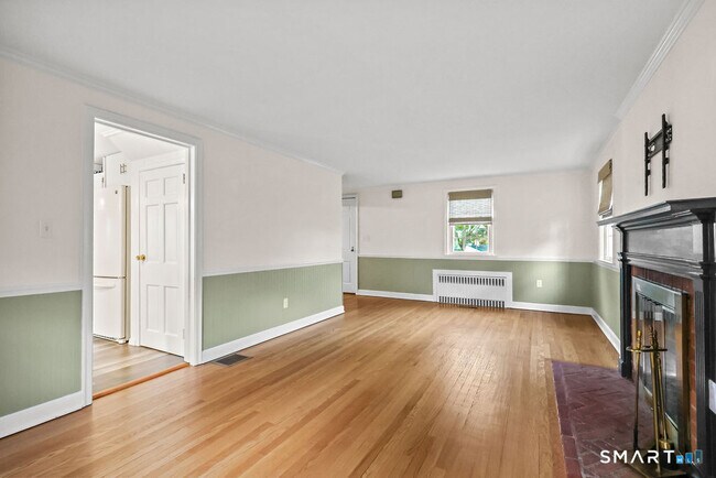 Building Photo - 575 S Main St