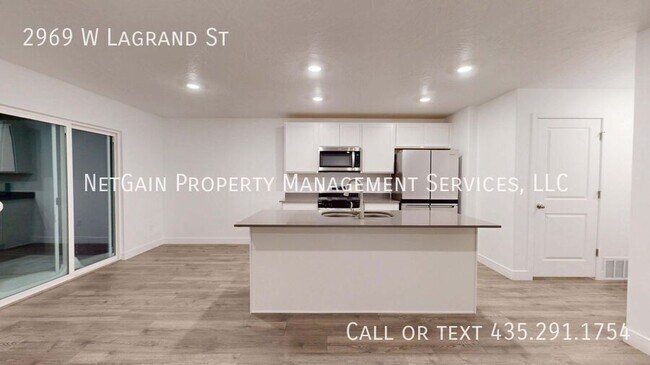 Building Photo - 2969 W LaGrand St