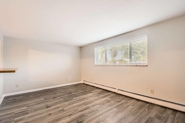 Building Photo - 2-Bed Retreat in Englewood – Rent includes heating, water, and trash
