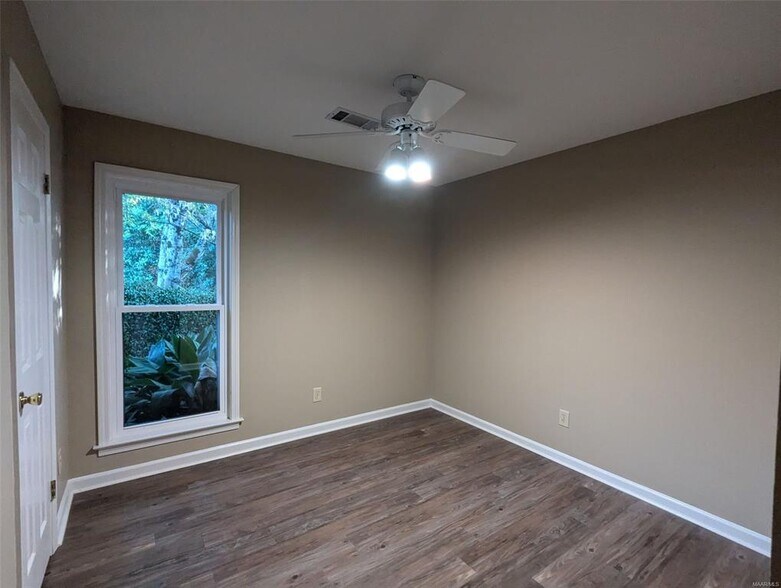 Building Photo - 557 Forest Ridge Ct