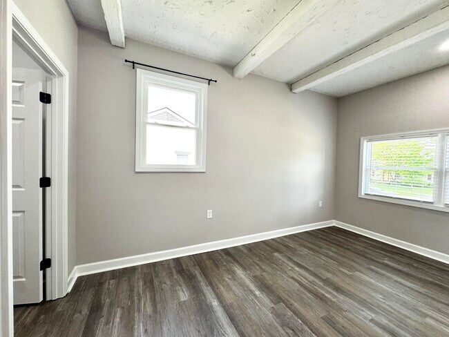 Building Photo - 1821 Blue Ridge Dr