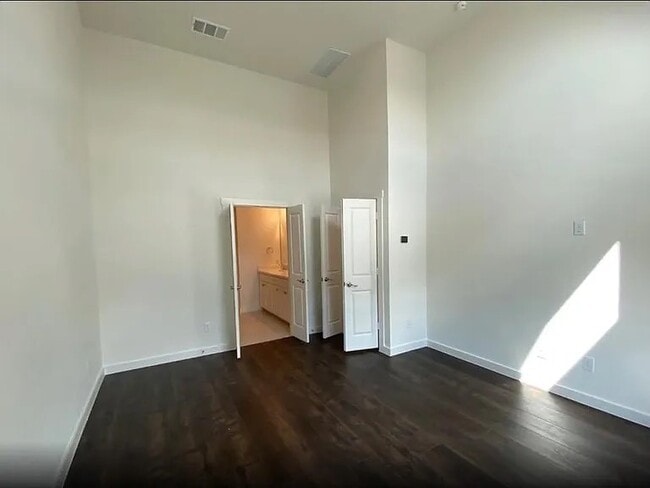 Building Photo - 1625 Dewberry Ln