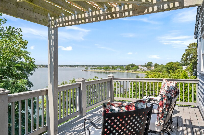 Building Photo - 240 Narragansett Ave