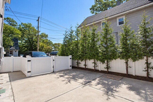 Building Photo - 45 Lynbrook Ave