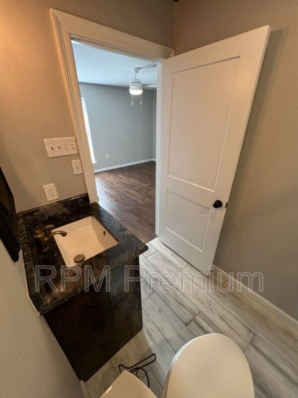 Building Photo - 10494 Wade Dr