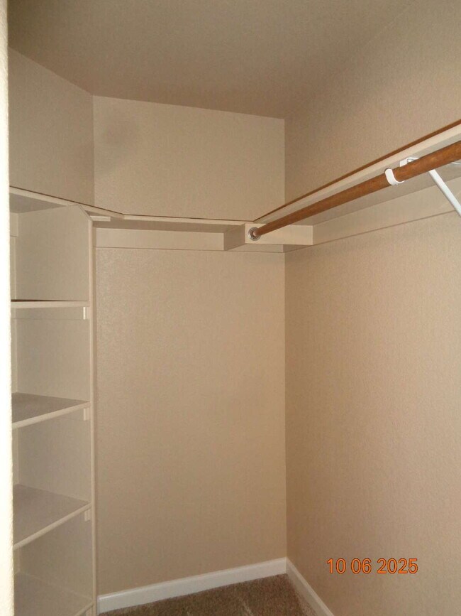 Building Photo - Exclusive community