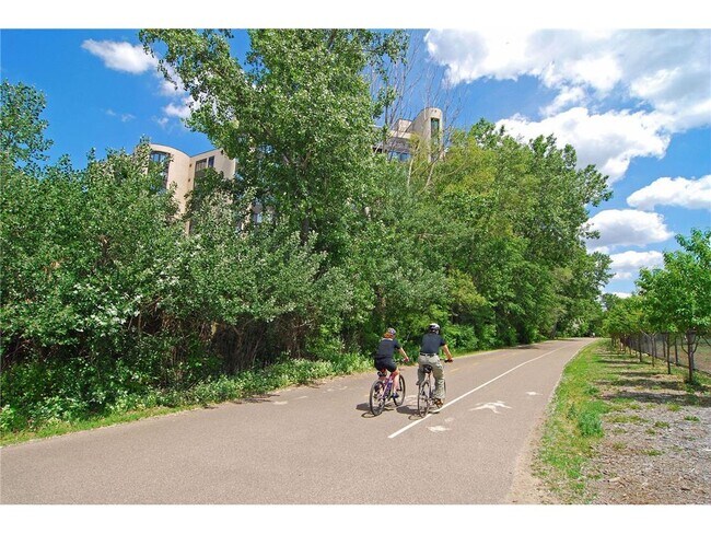 Building Photo - 1425 W 28th St