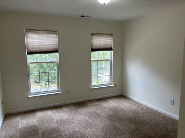Building Photo - 15938 Wayland Dr