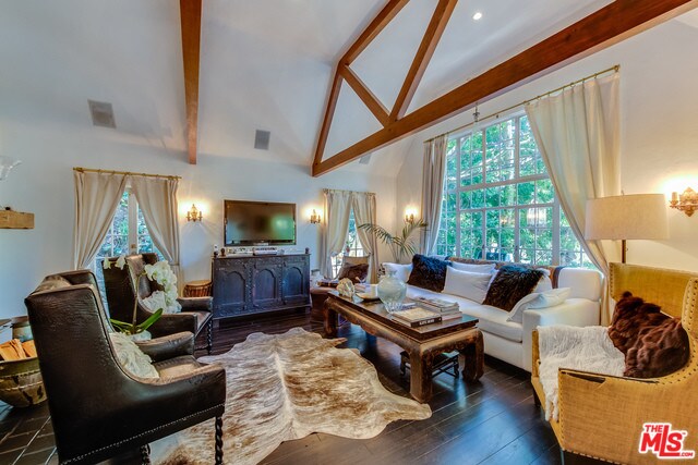 Building Photo - 8900 Hollywood Hills Rd