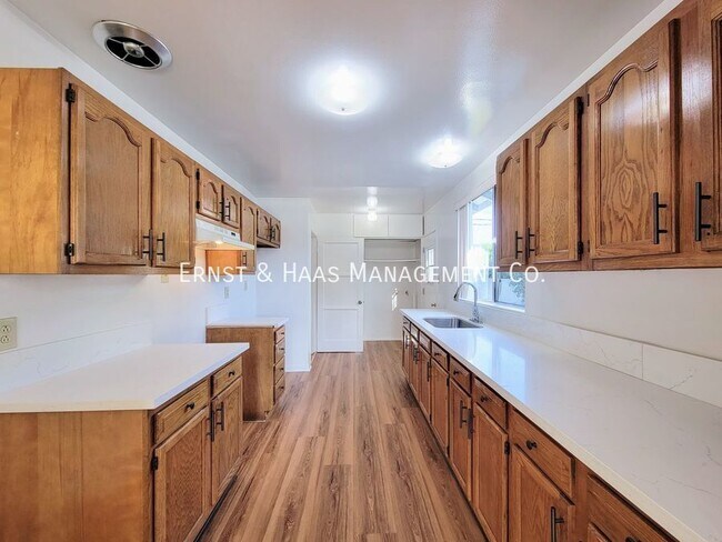 Building Photo - 4718 Briercrest Ave