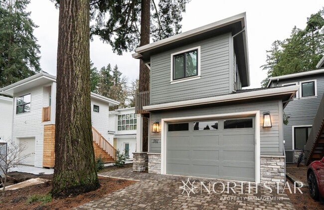 Building Photo - Newer Duplex in the Heart of Lake Oswego.