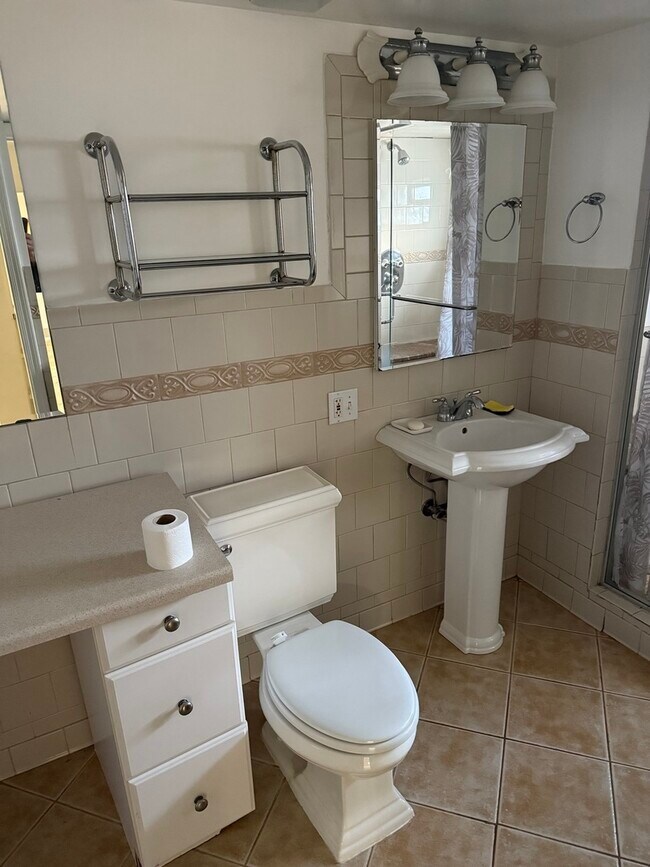 Building Photo - 7710 Kedvale Ave