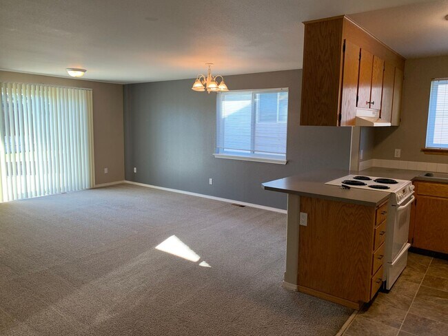 Building Photo - Pross6