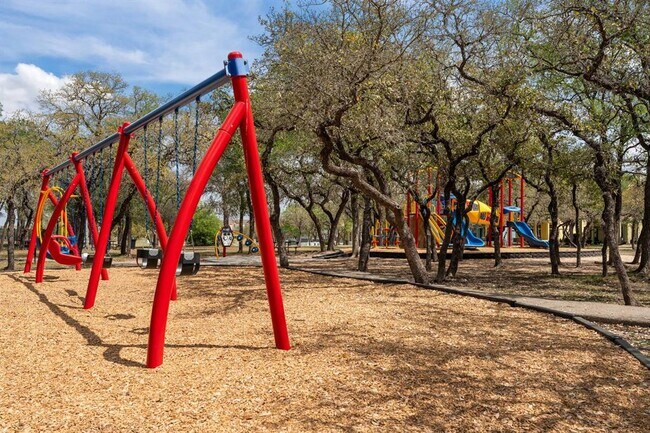 Building Photo - 5911 Steiner