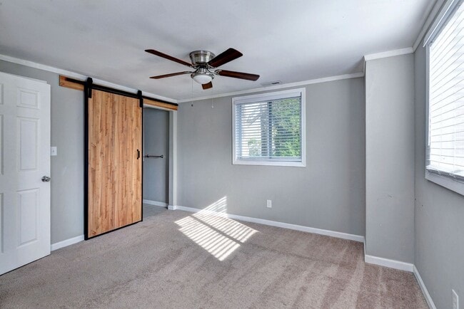 Building Photo - Charming Rental Home in Hampton!