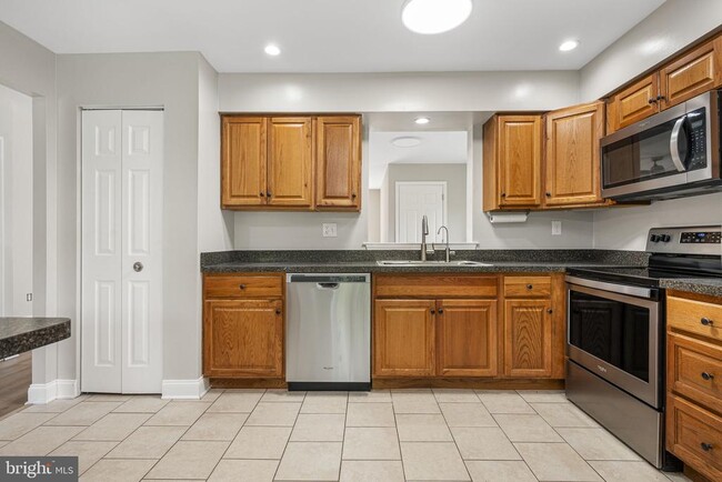 Building Photo - 113 Talgrath Ct