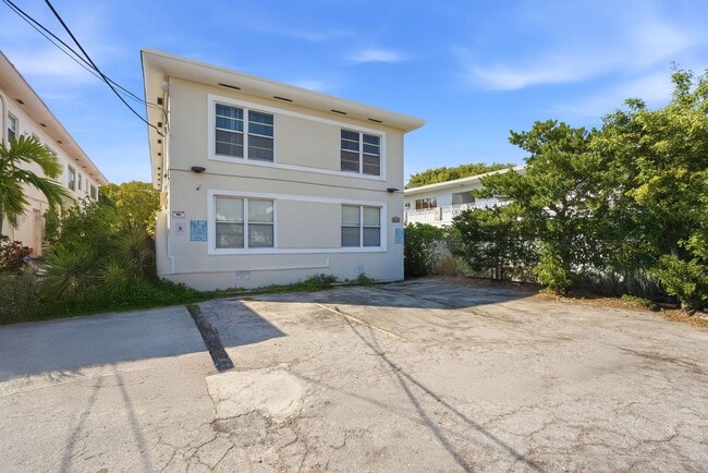 Building Photo - 7530 Dickens Ave