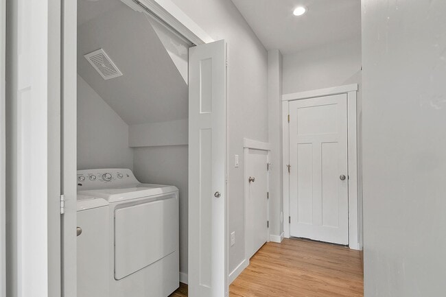 Building Photo - Introducing a Stunning 3 bedroom New Duple...