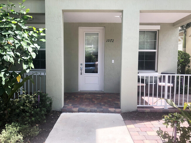 Primary Photo - 1072 Community Dr
