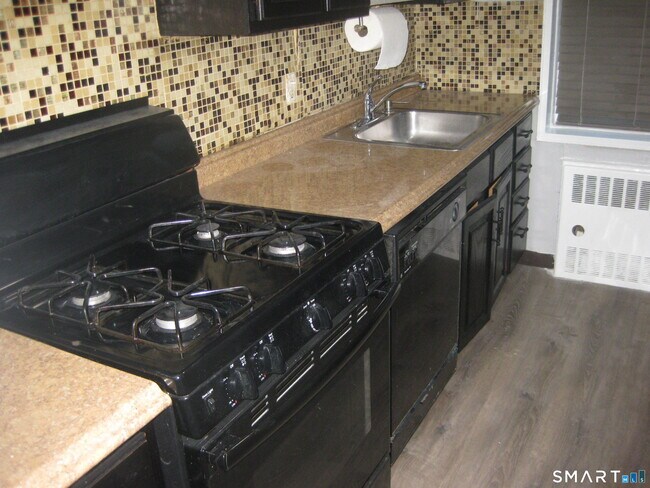 Building Photo - 7 4th St