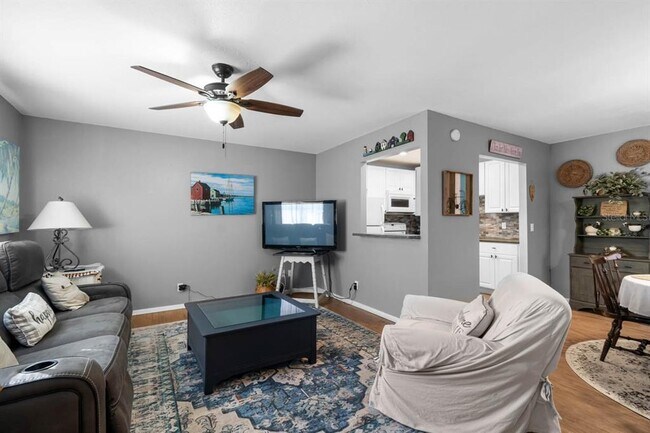 Building Photo - 1802 Bedford Terrace