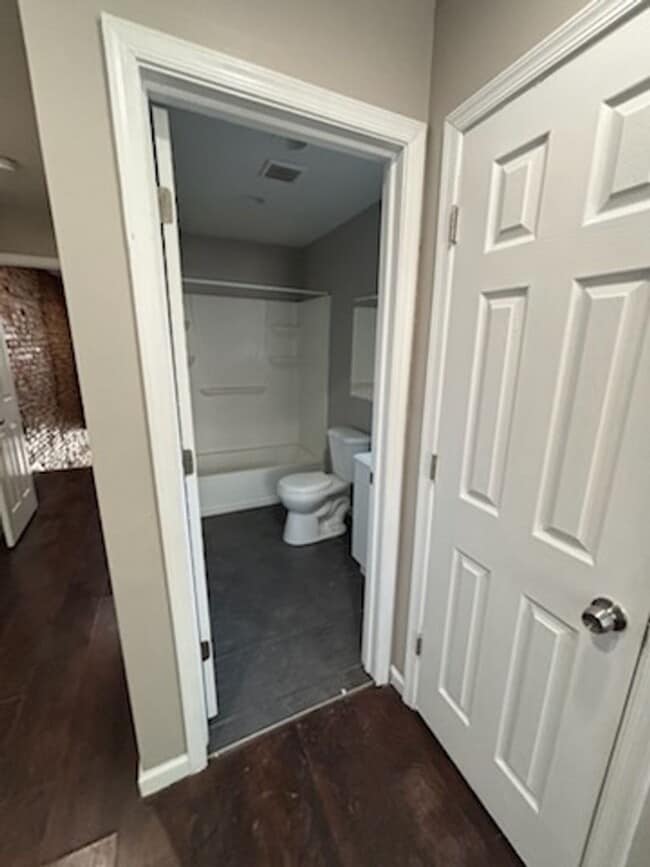 Building Photo - Stunning 3 Bed / 3 Bath Single-Family Home with Gated Backyard – Available Now!