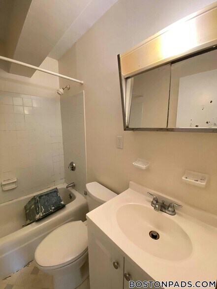 Building Photo - 66 Homer Ave