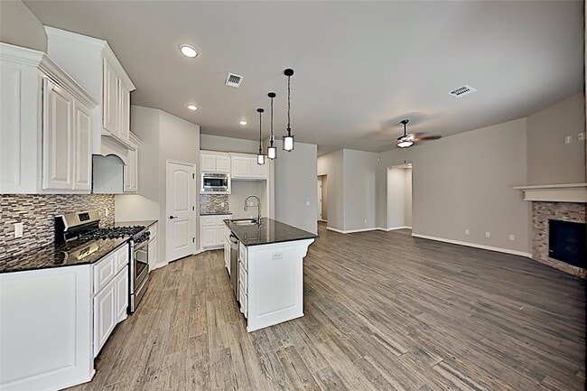 Building Photo - 16008 Iron Ridge Rd