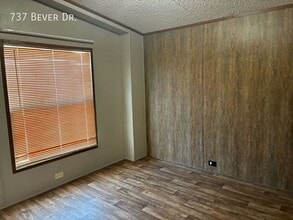 Building Photo - 737 W Bever Dr