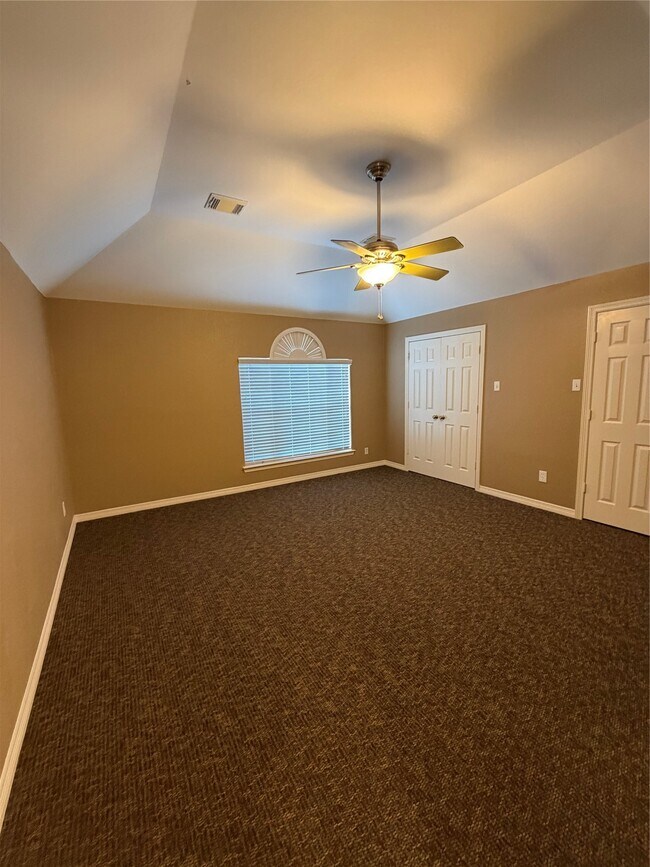 Building Photo - 9110 Prairie Trails Dr