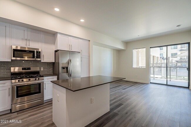 Building Photo - 7300 E Earll Dr