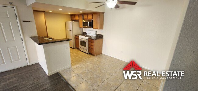 Building Photo - 2-Bedroom 2-Bathroom Condo in Gated Palmil...