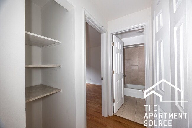 Building Photo - 3710 N Pine Grove Ave