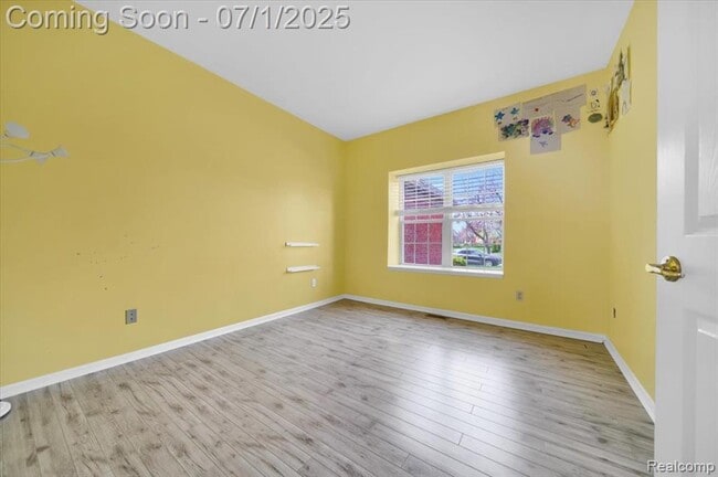 Building Photo - 2565 River Woods Dr N