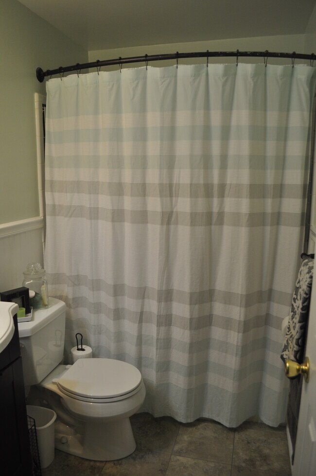 Building Photo - 107 S Iris St