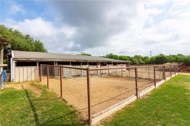 Building Photo - 15000 Fitzhugh Rd