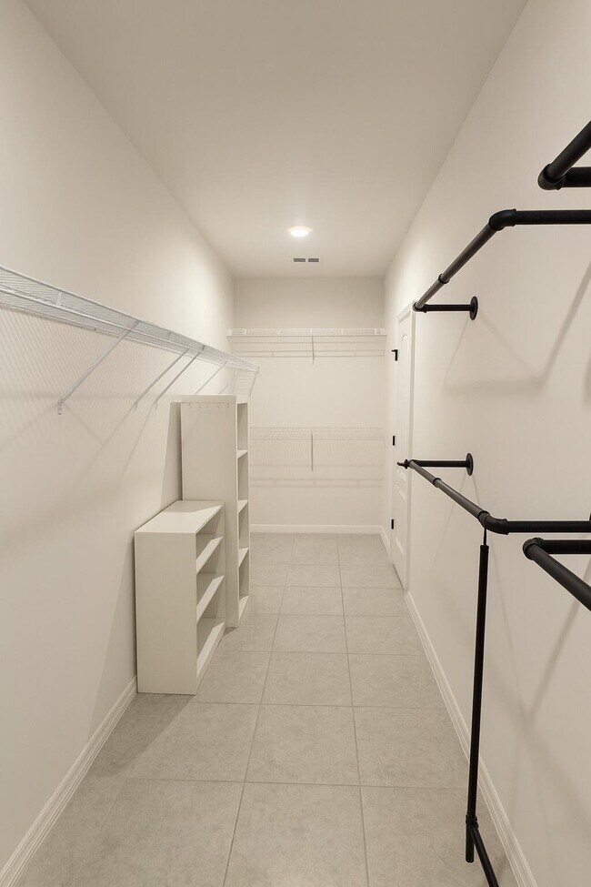 Building Photo - 1963 SW Import Dr