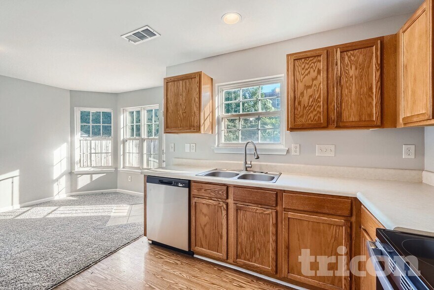 Building Photo - 5819 Twin Brook Dr