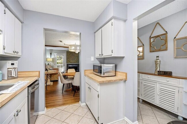 Building Photo - 1000 Sea Island Rd